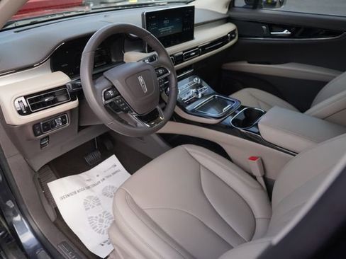Used 2023 Lincoln Nautilus FWD image 8