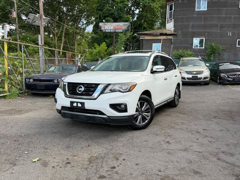 Used 2017 Nissan Pathfinder SL w/ SL Premium Package AWD/4WD image 3
