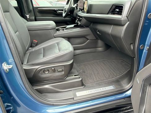 Used 2025 Chevrolet Suburban LT w/ Comfort Package image 13
