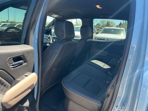 Used 2025 GMC Canyon Denali AWD/4WD image 10