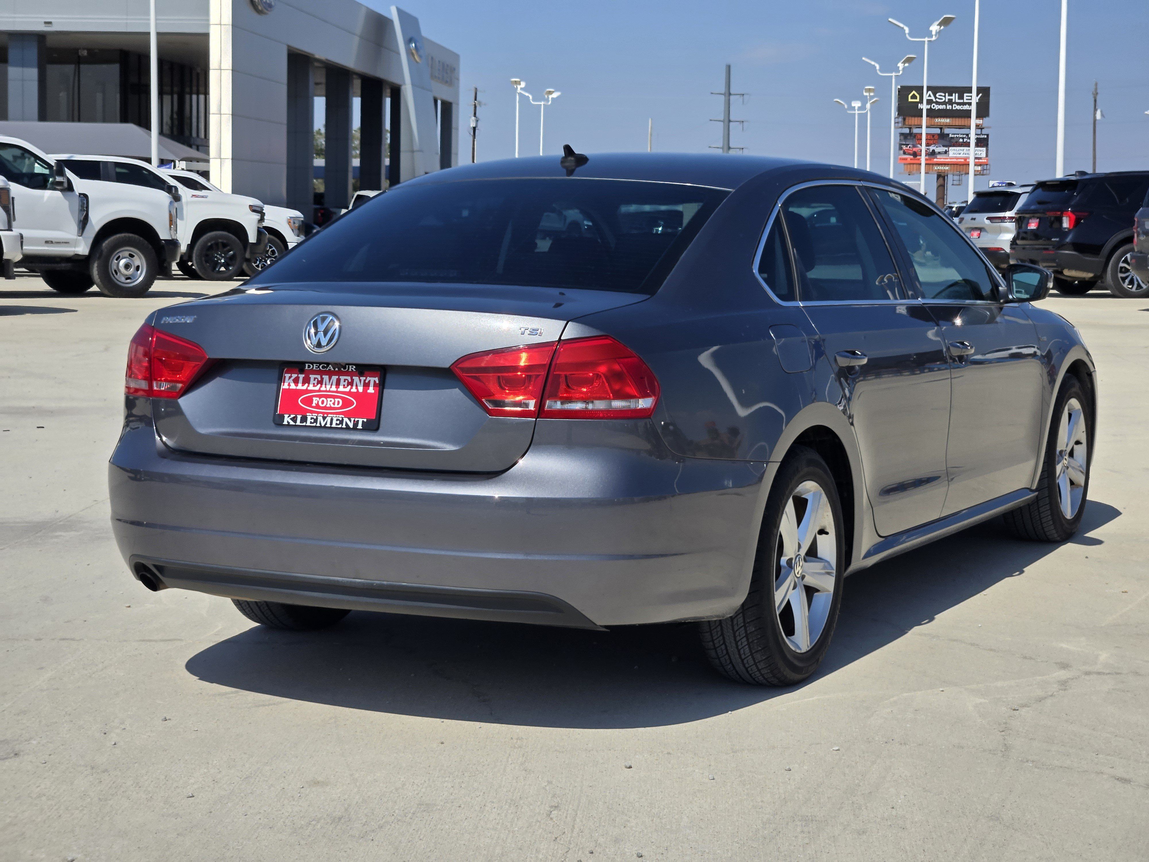 Used 2015 Volkswagen Passat 1.8T Limited Edition FWD image 7