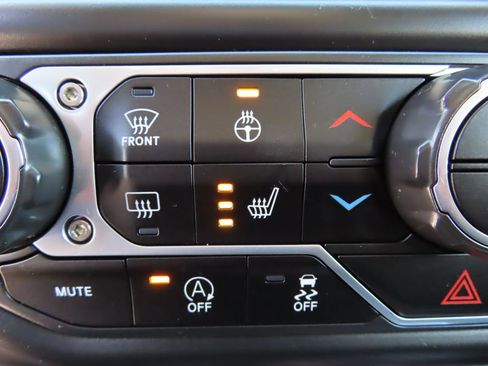 Used 2023 Jeep Wrangler Unlimited Sahara AWD/4WD image 6