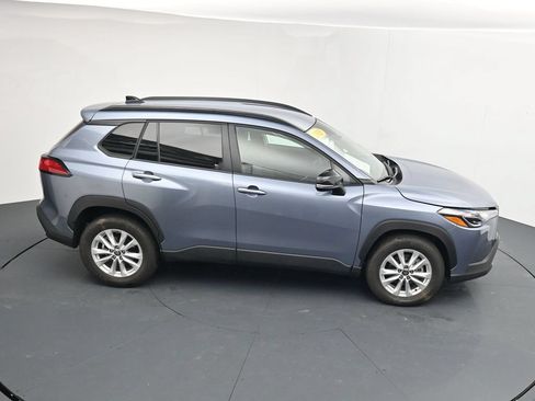 Used 2025 Toyota Corolla Cross LE AWD/4WD image 32