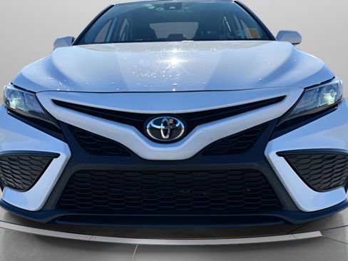 Used 2024 Toyota Camry SE image 4