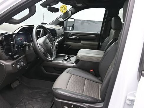 Used 2024 Chevrolet Silverado 2500 ZR2 w/ Technology Package AWD/4WD image 21
