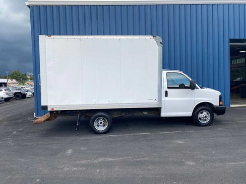Used 2015 GMC Savana 3500 RWD image 12
