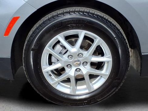 Used 2024 Chevrolet Equinox LT FWD image 10