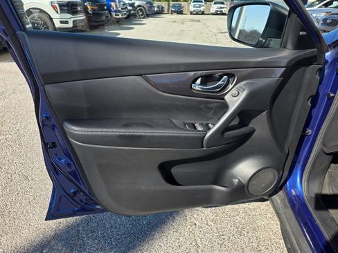 Used 2020 Nissan Rogue SV image 21