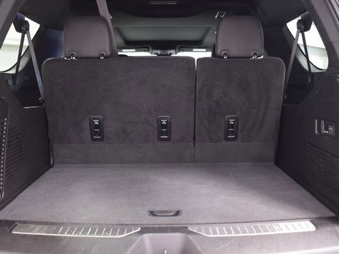 Used 2024 Chevrolet Suburban High Country image 22