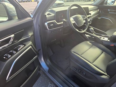 New 2025 Kia Telluride S image 4
