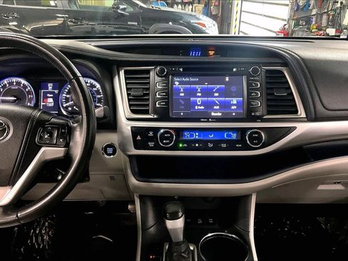 Used 2014 Toyota Highlander XLE image 7