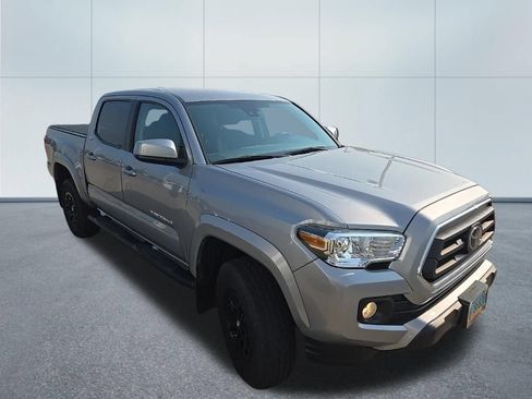 Used 2020 Toyota Tacoma SR5 AWD/4WD image 2