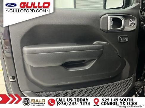 Used 2023 Jeep Gladiator Sport AWD/4WD image 18