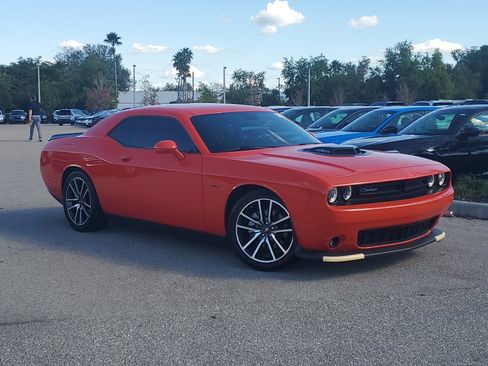 Used 2023 Dodge Challenger R/T w/ Plus Package image 31