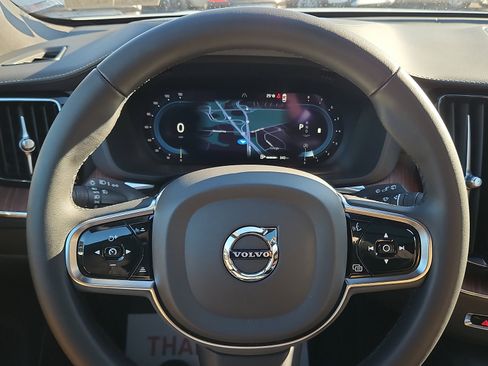 Certified 2024 Volvo XC60 B5 Ultimate w/ Protection Package Premier image 20