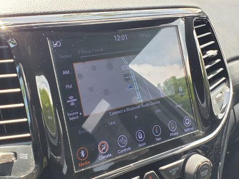 Used 2020 Jeep Grand Cherokee Altitude image 20