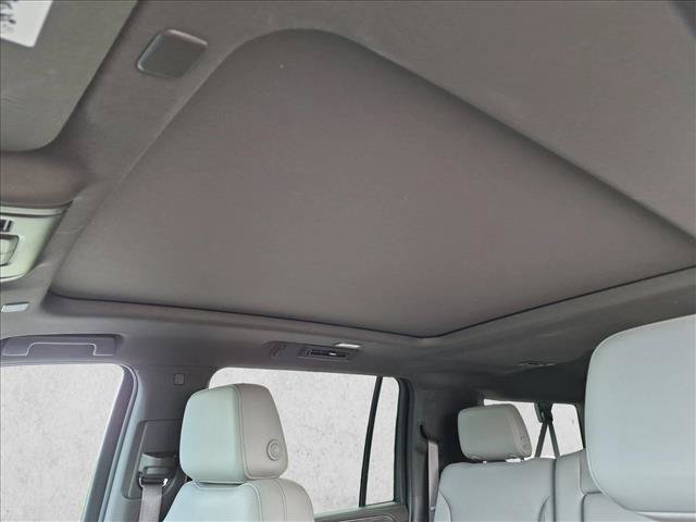 Used 2023 Chevrolet Suburban Z71 w/ Luxury Package AWD/4WD image 15