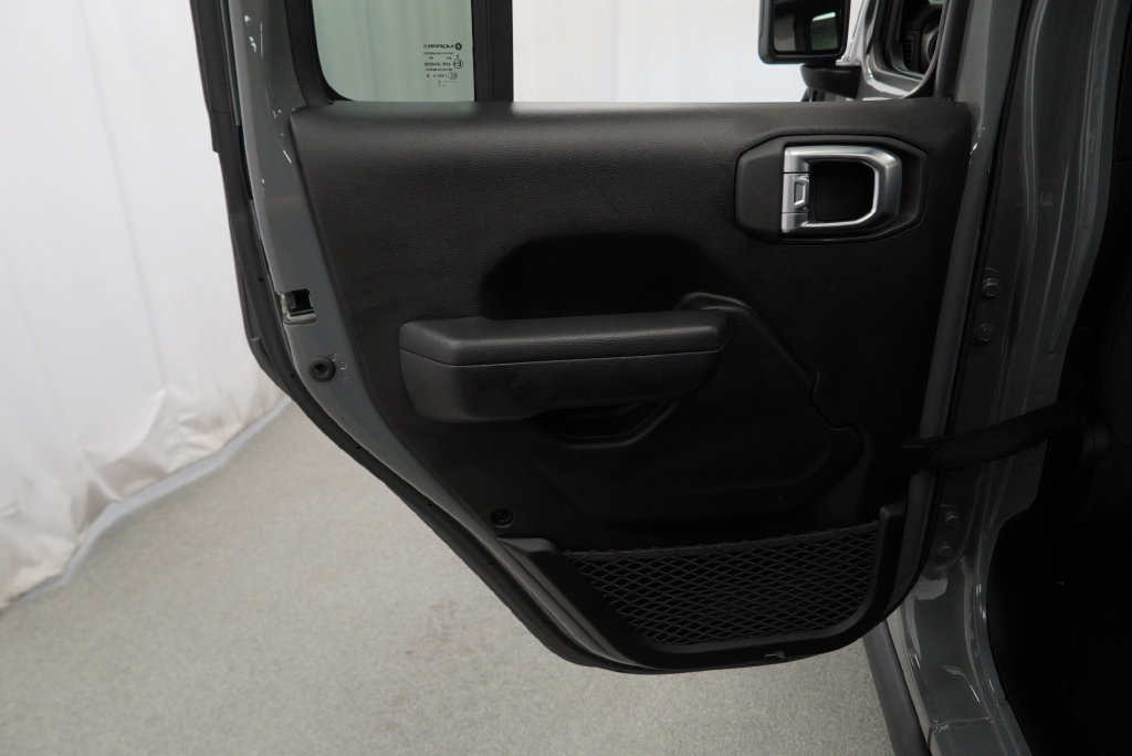 Used 2023 Jeep Wrangler Unlimited w/ Sun & Screen Package AWD/4WD image 34