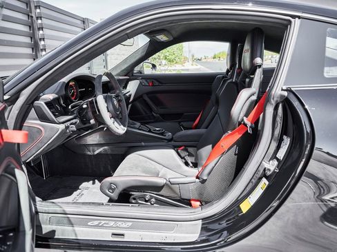 Used 2024 Porsche 911 GT3 RS RWD image 32