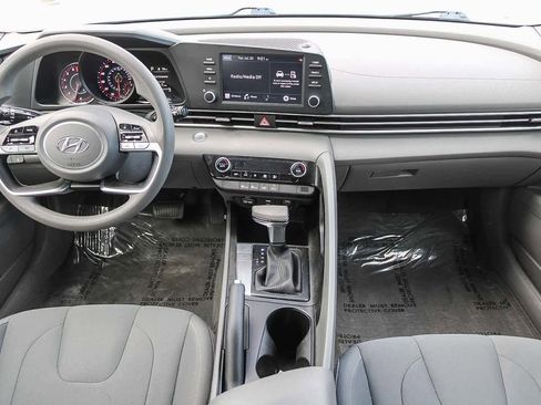 Used 2023 Hyundai Elantra SEL image 12