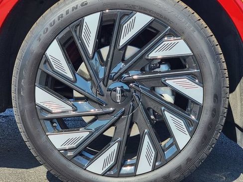Certified 2024 Lincoln Nautilus Reserve w/ Jet Appearance Package (87T) AWD/4WD image 17