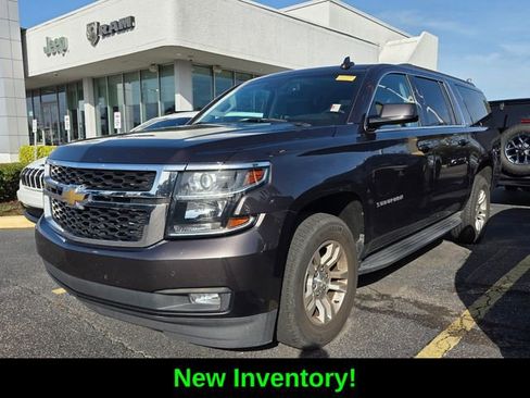 Used 2018 Chevrolet Suburban LT w/ Luxury Package RWD image 3
