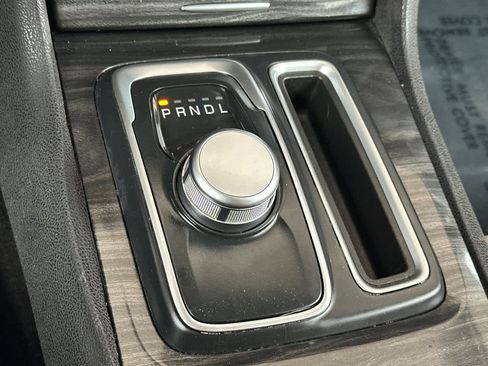 Used 2018 Chrysler 300 Touring w/ Chrome Appearance Package image 22