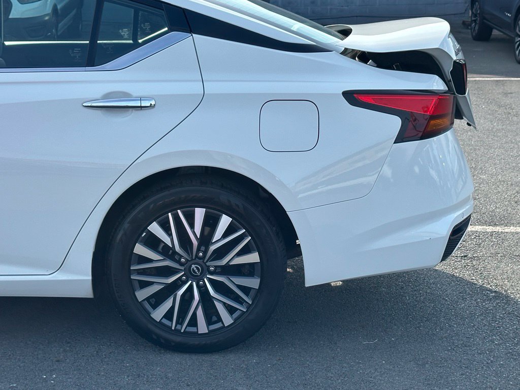 Used 2025 Nissan Altima 2.5 SV FWD image 37