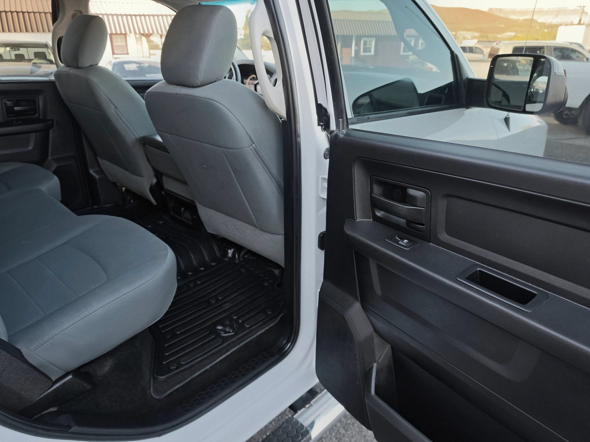 Used 2016 RAM 3500 Tradesman w/ Chrome Appearance Group AWD/4WD image 31