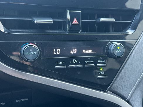 Used 2021 Toyota Camry SE FWD image 20