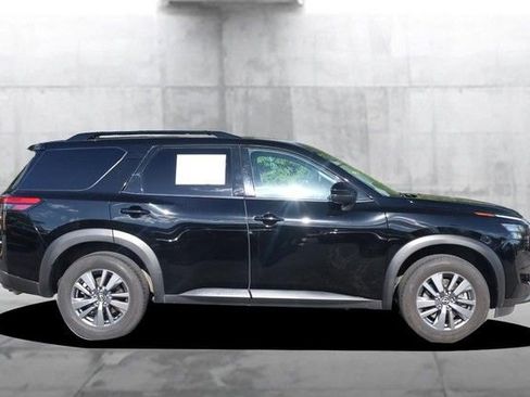 Certified 2025 Nissan Pathfinder SV FWD image 5