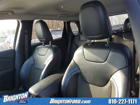 Used 2019 Jeep Cherokee Latitude Plus w/ Cold Weather Group image 10