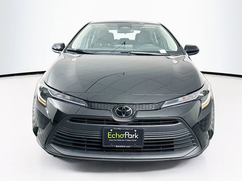 Used 2025 Toyota Corolla LE image 2