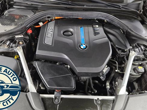 Used 2018 BMW 530e xDrive w/ Premium Package 2 image 39