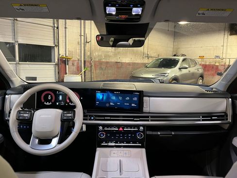 Used 2025 Hyundai Santa Fe SEL image 33