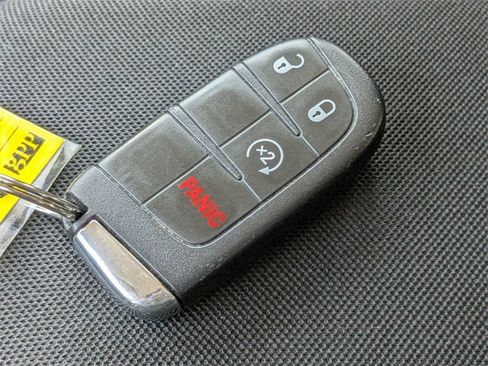 Used 2019 Jeep Renegade Latitude w/ Cold Weather Group image 31