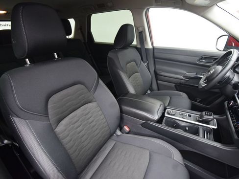 Used 2025 Nissan Pathfinder SV AWD/4WD image 20