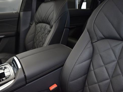 New 2026 BMW X7 xDrive40i w/ M Sport Package image 14