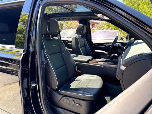 Used 2024 Cadillac Escalade Premium Luxury w/ LPO, Floor Liner Package AWD/4WD image 7