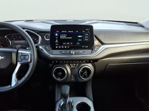 Used 2025 Chevrolet Blazer LT image 13