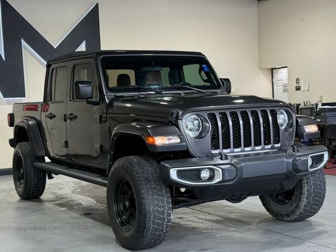 Used 2022 Jeep Gladiator Sport AWD/4WD image 2