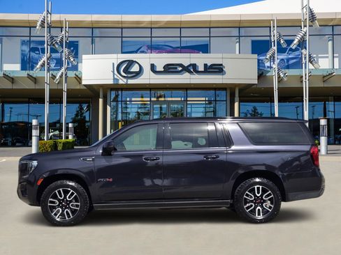 Used 2023 GMC Yukon XL AT4 w/ AT4 Premium Package image 3