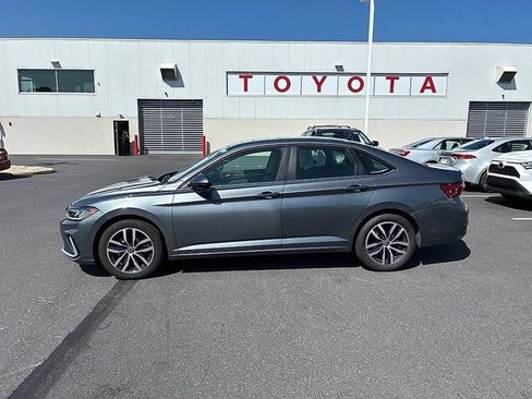 Used 2025 Volkswagen Jetta SE FWD image 14