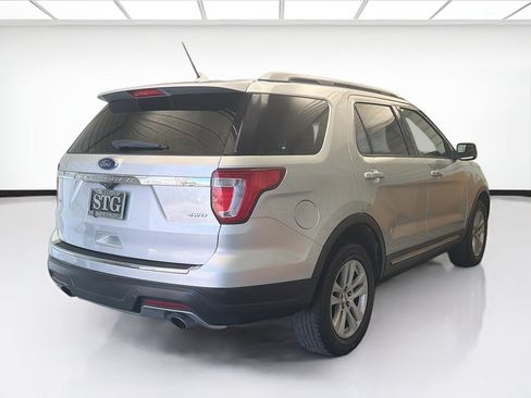 Used 2018 Ford Explorer XLT w/ Equipment Group 201A AWD/4WD image 4