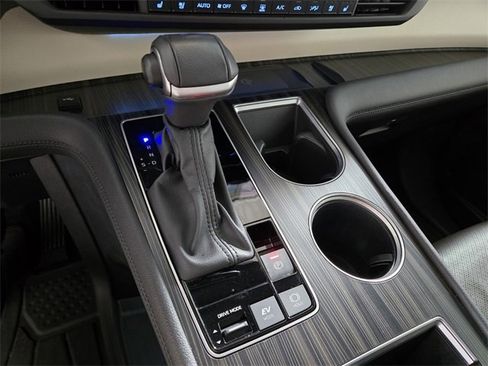 Used 2024 Toyota Sienna Platinum image 36