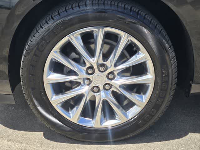 Used 2020 Buick Enclave Essence w/ Sound and Sites Package FWD image 7