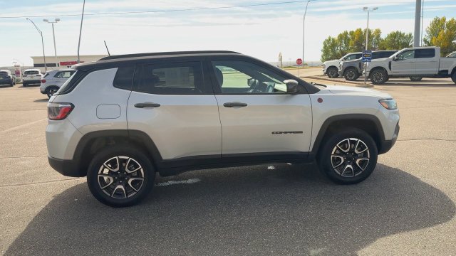 Used 2024 Jeep Compass Trailhawk AWD/4WD image 9