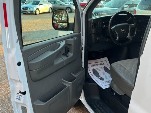Used 2015 Chevrolet Express 2500 RWD image 7