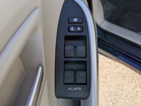 Used 2015 Toyota Prius Three image 13