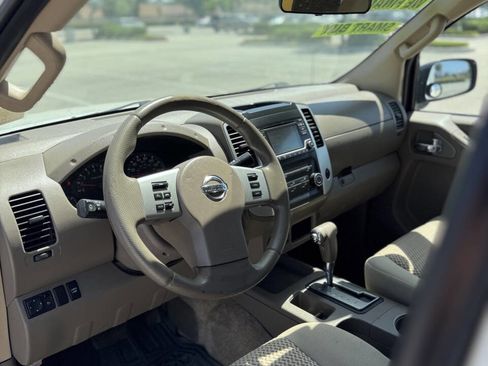 Used 2016 Nissan Frontier SV image 9